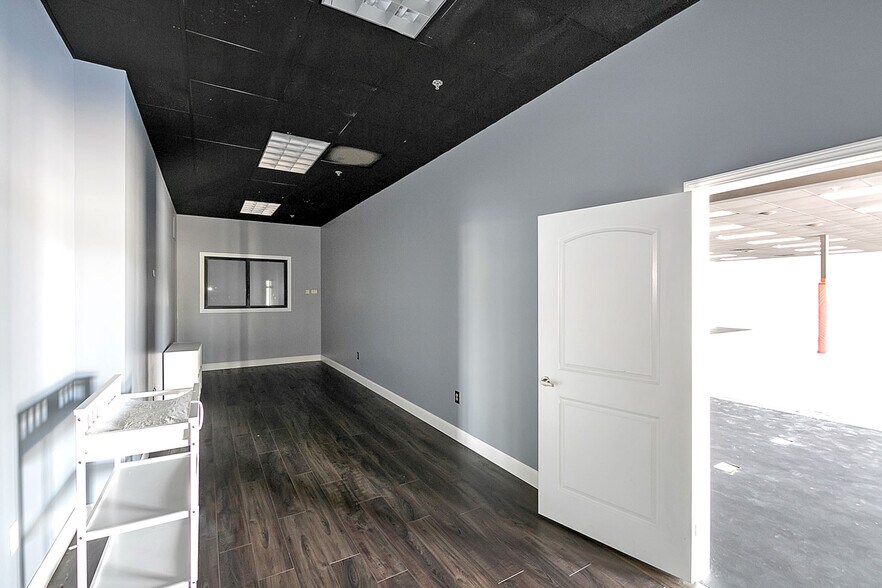 More Photos Of 12926 Highway 92, Woodstock Storefront For Lease