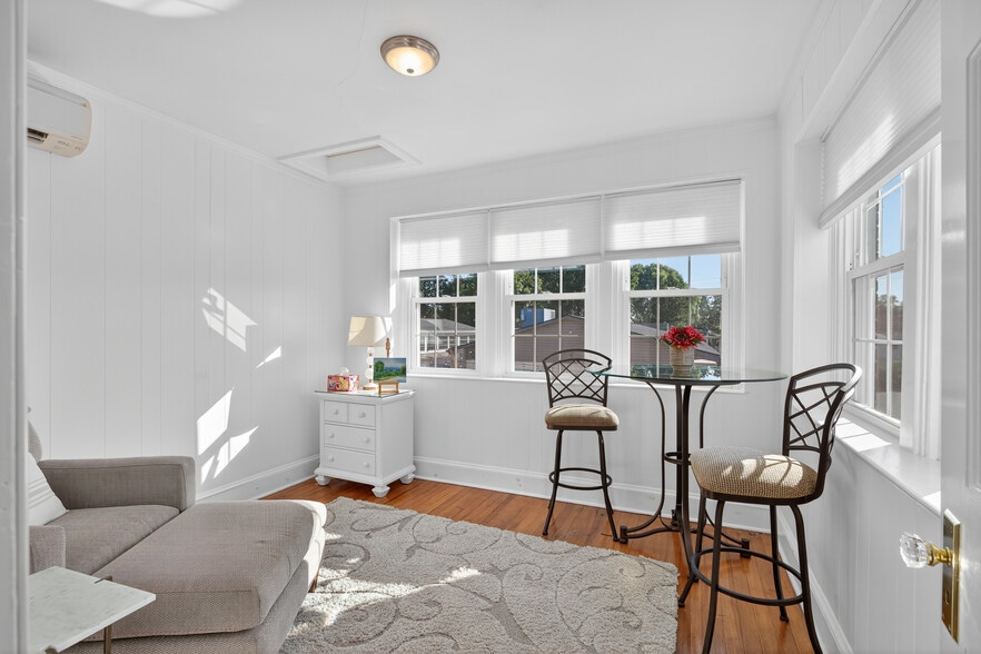 More Photos Of 51 N Main St, Manheim General Retail For Sale