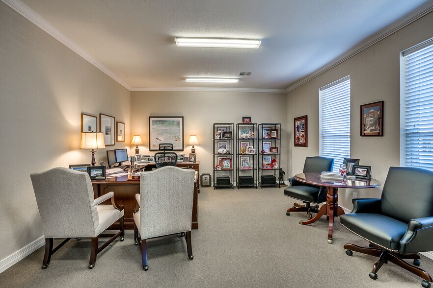 More Photos Of 1120 Rambling Oaks Dr, Norman Office For Lease