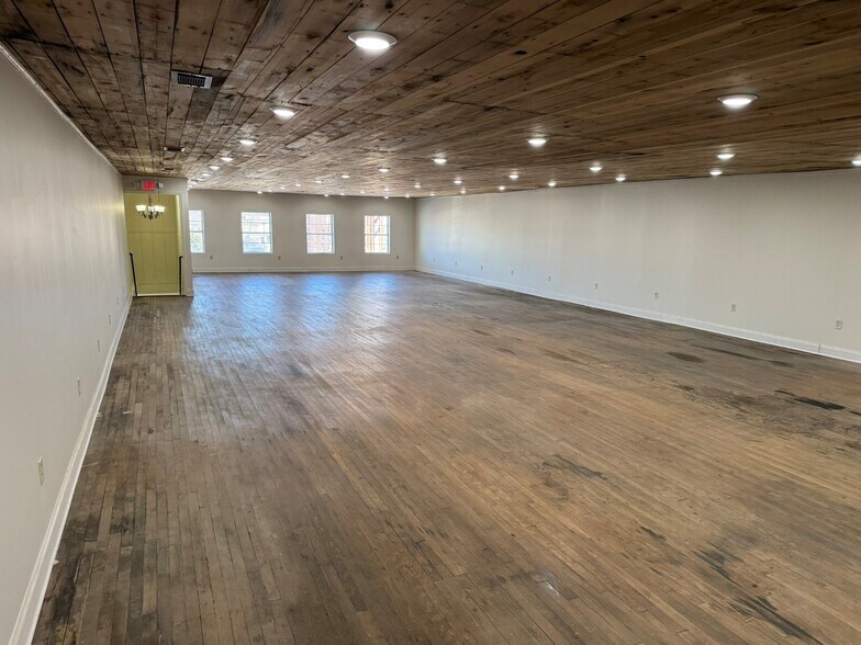 More Photos Of 221 W Main St, Woodbury General Retail For Sale