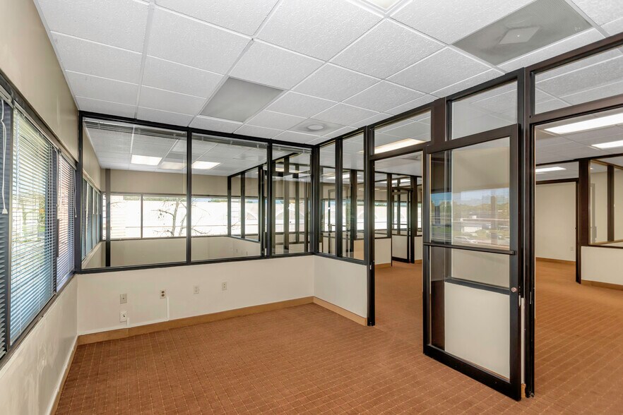 More Photos Of 5801 Ulmerton Rd, Clearwater Loft Creative Space For Lease