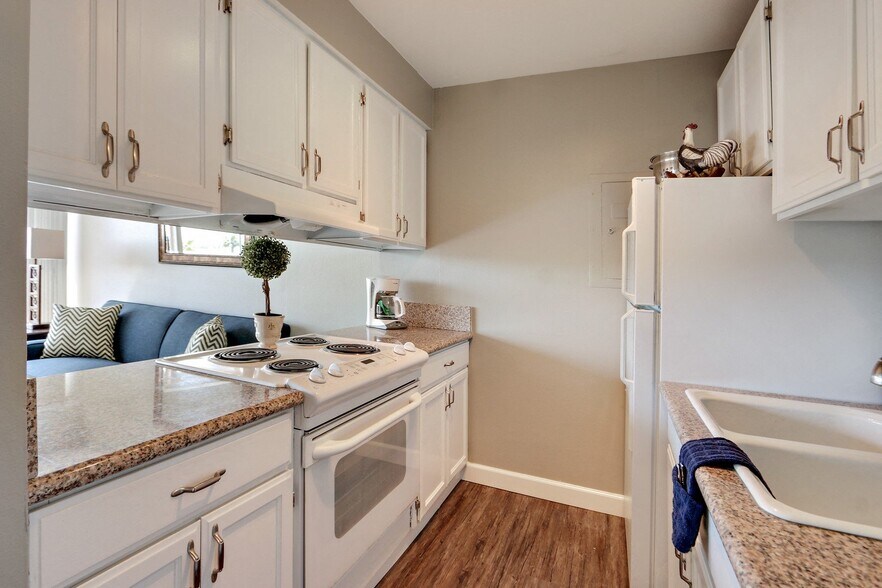 More Photos Of 415-425 Washington Blvd, Marina del Rey Apartments For Lease