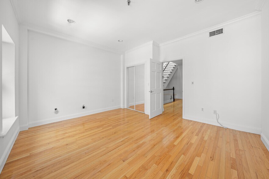 More Photos Of 248 E 33rd St, New York Apartments For Sale