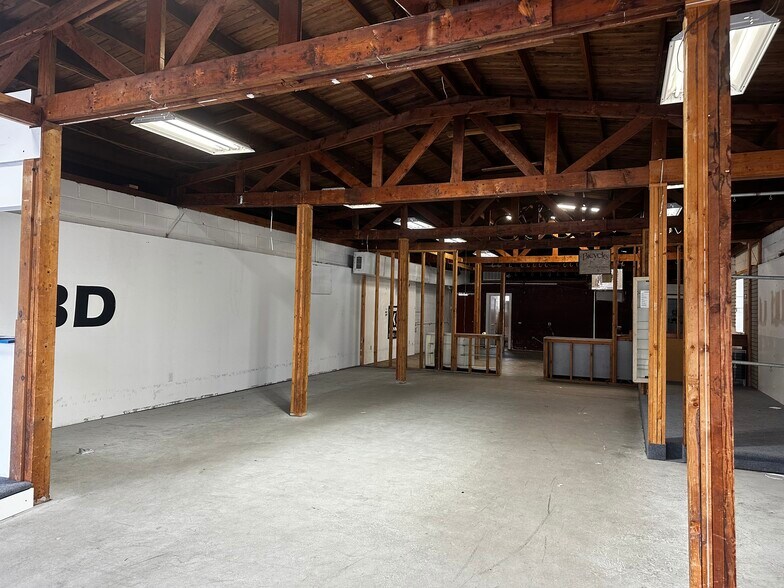 More Photos Of 438 Lake Ave, Saint James Storefront For Lease