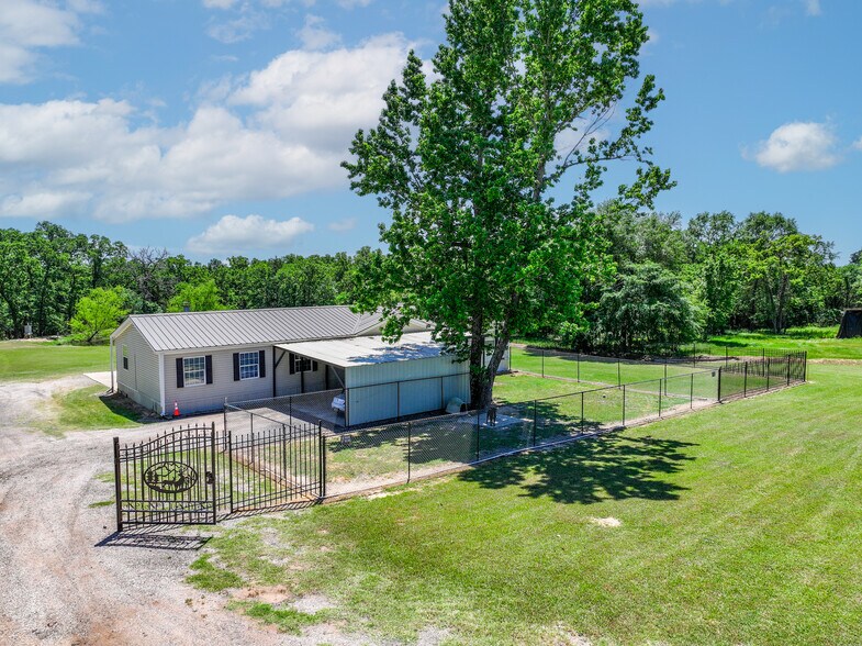 More Photos Of 20741 State Highway 155 S, Flint Light Manufacturing For Sale