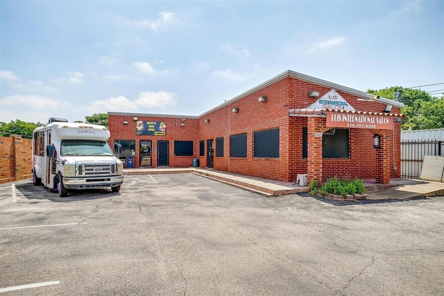 Primary Photo Of 9738 Brockbank Dr, Dallas Freestanding For Sale