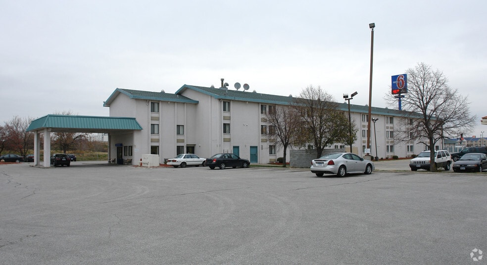More Photos Of 3032 S Expressway St, Council Bluffs Hotel For Sale