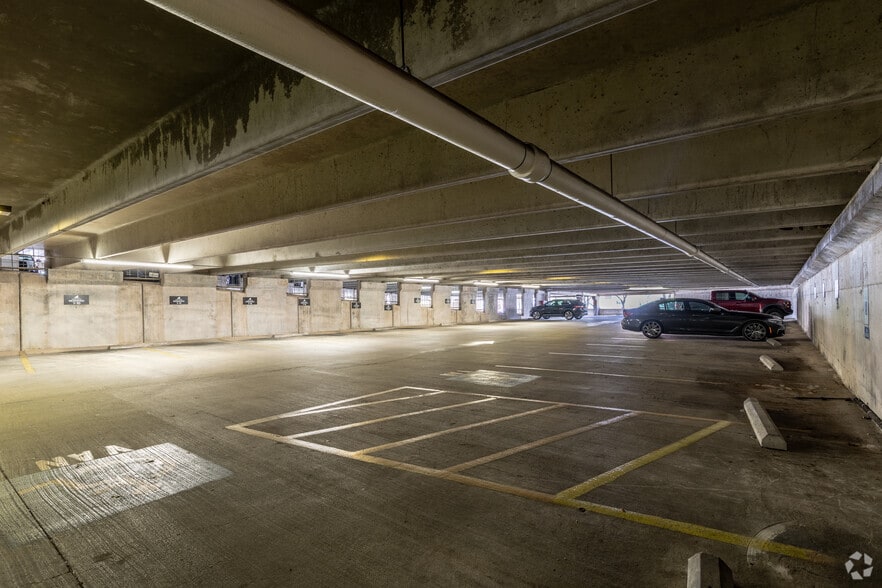 More Photos Of 10100 Reunion Pl, San Antonio Office For Sale