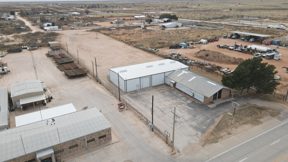 More Photos Of 2403 Avenue O, Eunice Warehouse For Lease