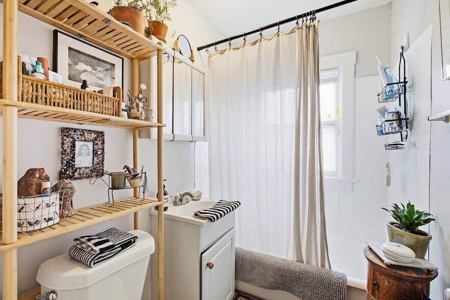 More Photos Of 1109 W 40th St, Kansas City Apartments For Sale