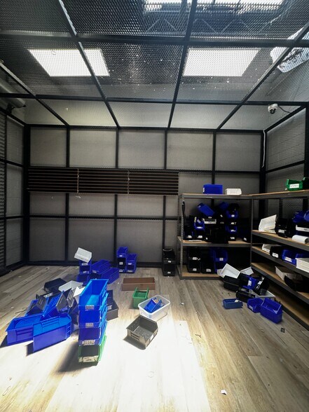 More Photos Of 5300 Sunset Blvd, Los Angeles Auto Repair For Lease