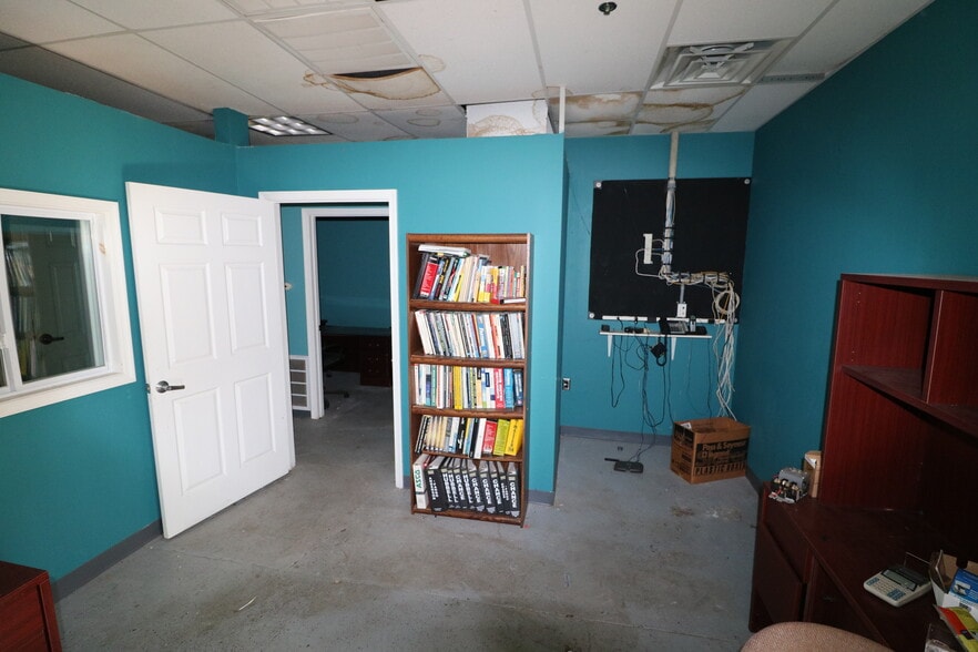 More Photos Of 703 Van Rossum Ave, Beverly Industrial For Sale