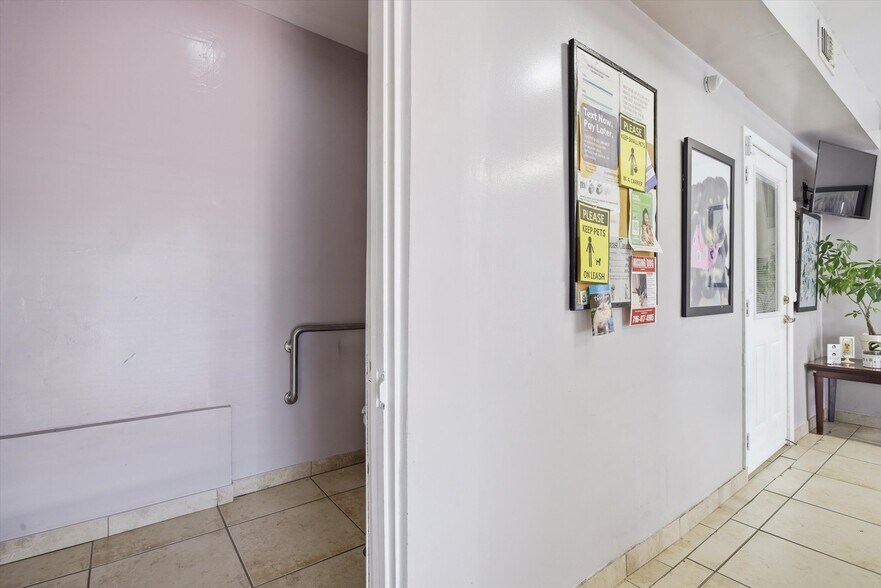 More Photos Of 3240 NW 7th St, Miami Office For Sale