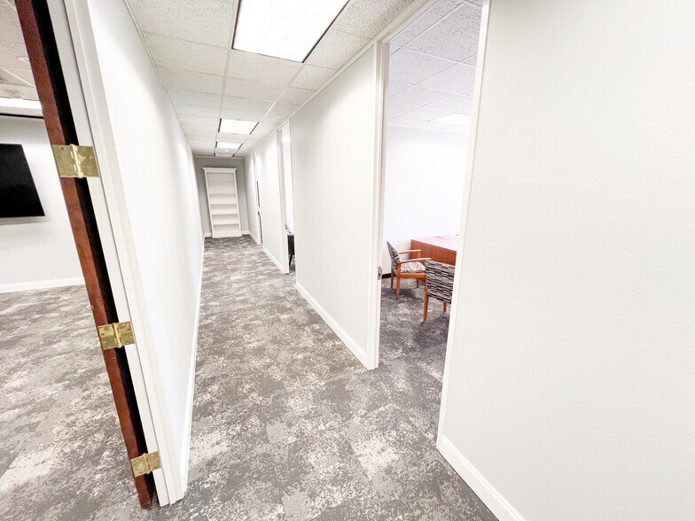 More Photos Of 400 W Illinois Ave, Midland Office For Lease