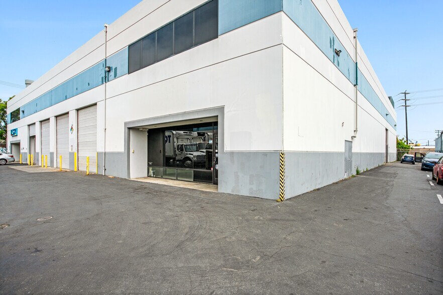 More Photos Of 2393 Newton Ave, San Diego Warehouse For Lease