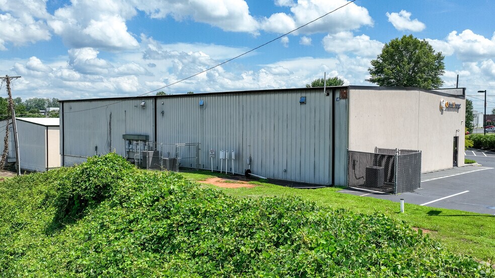 More Photos Of 930-940 SW 70 Hwy, Hickory Storefront For Lease