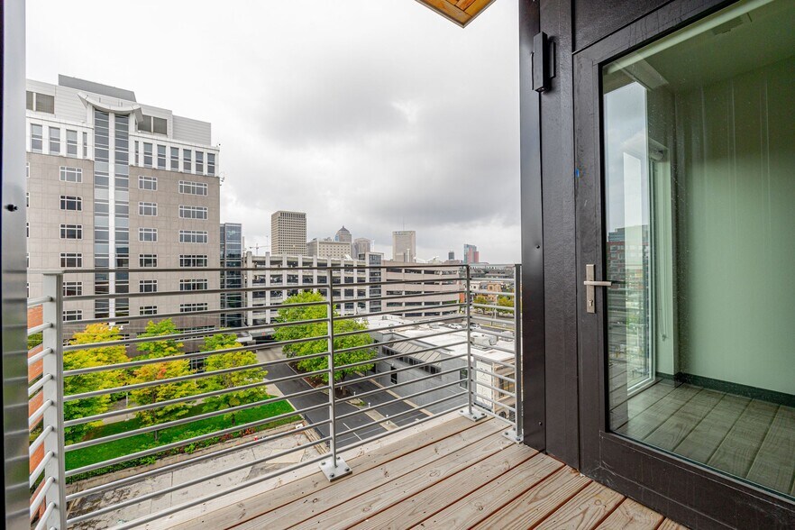 More Photos Of 366 E Broad St, Columbus Apartments For Lease