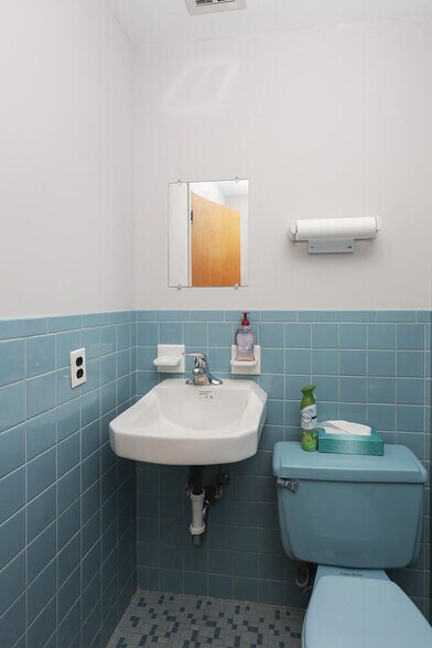 More Photos Of 676 Amboy Ave, Woodbridge Medical For Lease