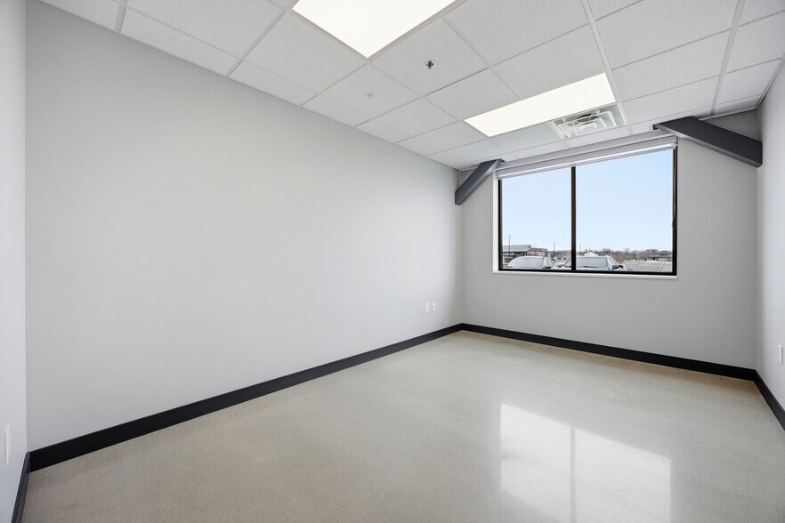 More Photos Of 3220 4th St E, West Fargo Office For Lease