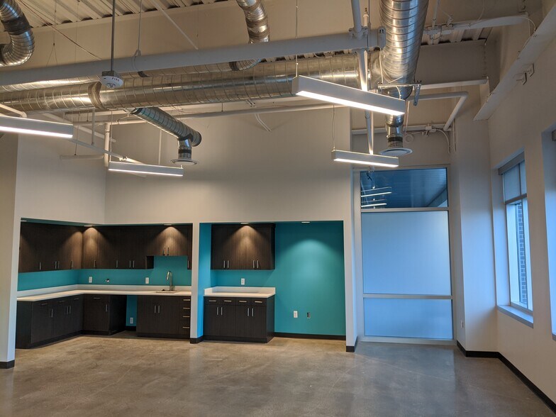 More Photos Of 150 W 2nd St, Royal Oak Office For Lease