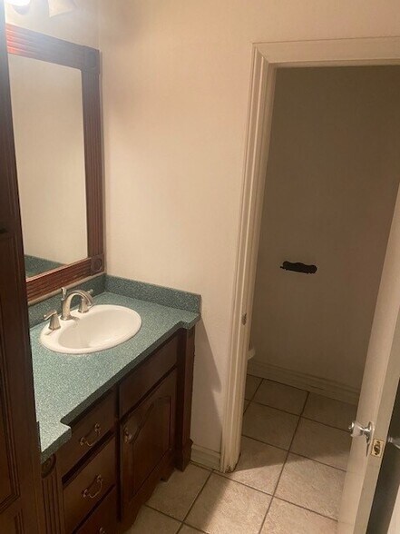 More Photos Of 541-555 E Edna Pl, Covina Showroom For Lease