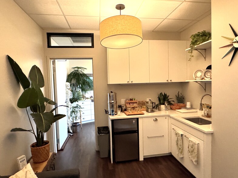More Photos Of 4753 N Broadway St, Chicago Apartments For Lease