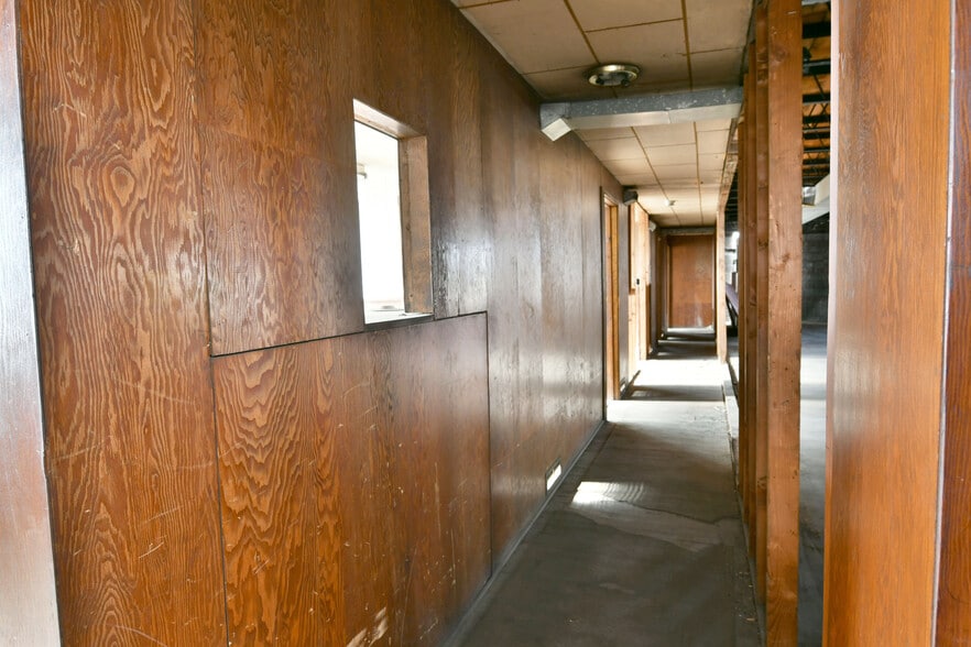 More Photos Of 944 W Rayen Ave, Youngstown Industrial For Sale