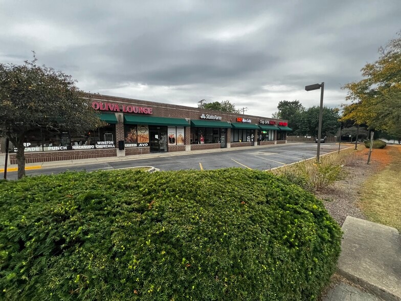 More Photos Of 135-147 Skokie Blvd, Wilmette Unknown For Lease