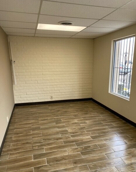 More Photos Of 7618 Boeing Dr, El Paso Office For Lease