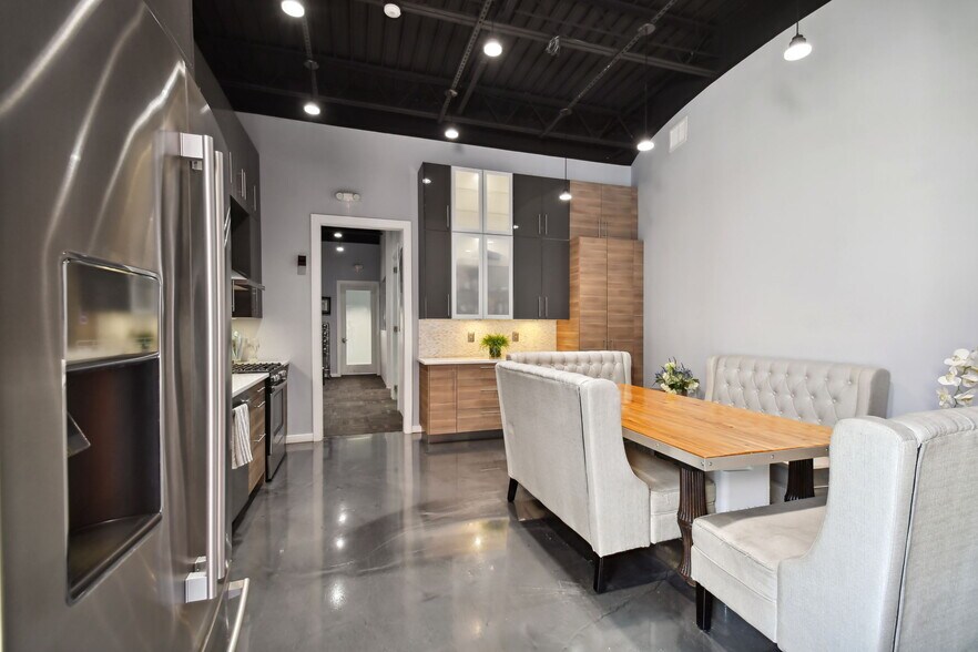 More Photos Of 3330 W Cypress St, Tampa Office For Sale