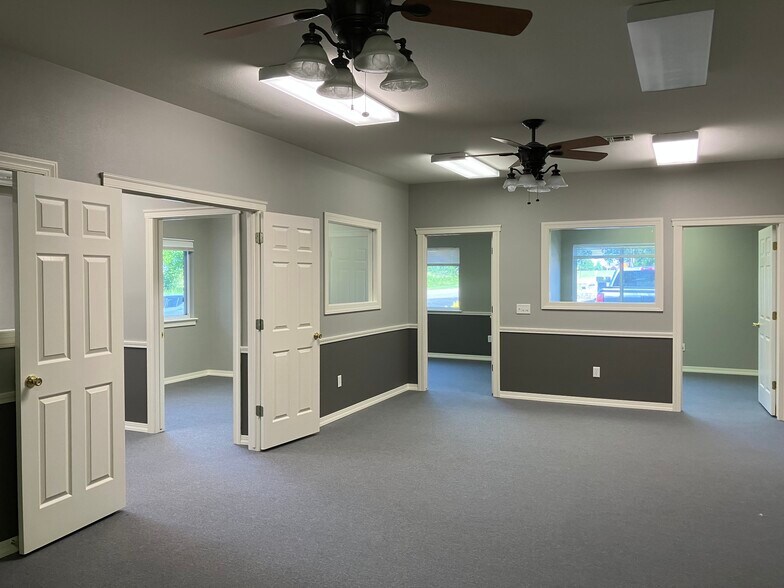 More Photos Of 1801 SW Regional Airport Blvd, Bentonville Unknown For Lease