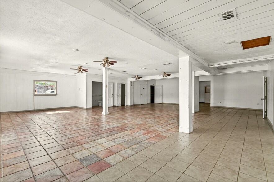 More Photos Of 815 E Moore Ave, Terrell Storefront Retail Office For Sale