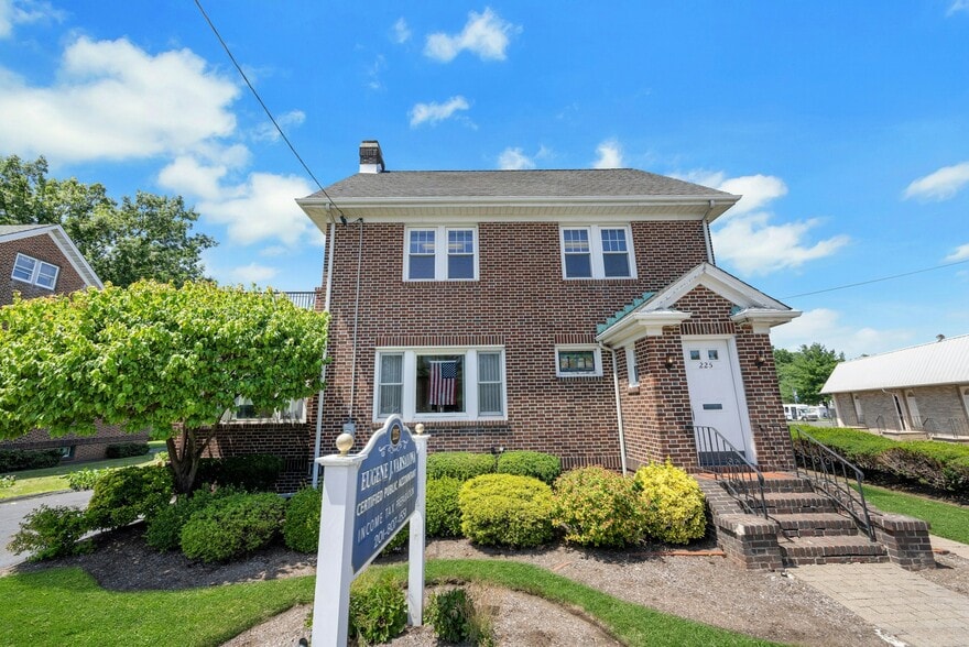 Primary Photo Of 225 Liberty St, Little Ferry Office For Sale