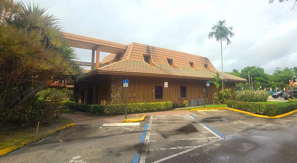 More Photos Of 7800 W Oakland Park Blvd, Sunrise Medical For Sale