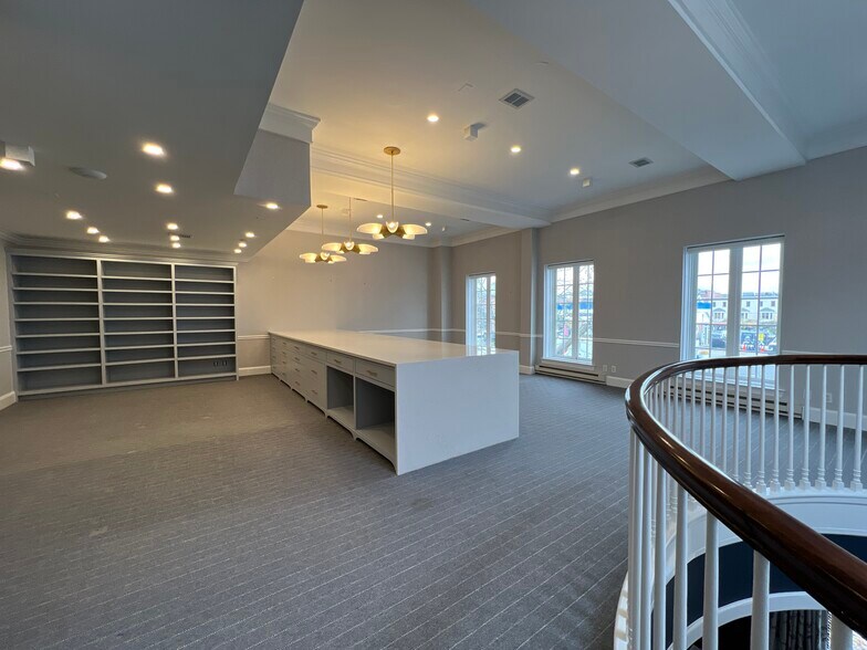 More Photos Of 21 South Ave, New Canaan Storefront Retail Office For Lease