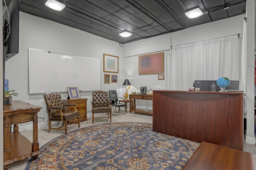 More Photos Of 2701 W Okeechobee Blvd, West Palm Beach Office For Sale