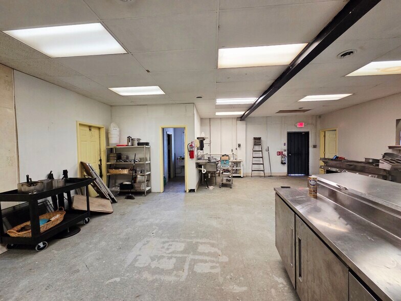 More Photos Of 2227-2229 W 21st St, Lorain Restaurant For Sale