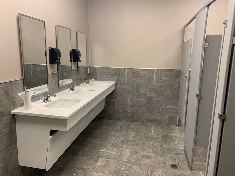 More Photos Of 16 N Greenbush Rd, Troy Freestanding For Lease