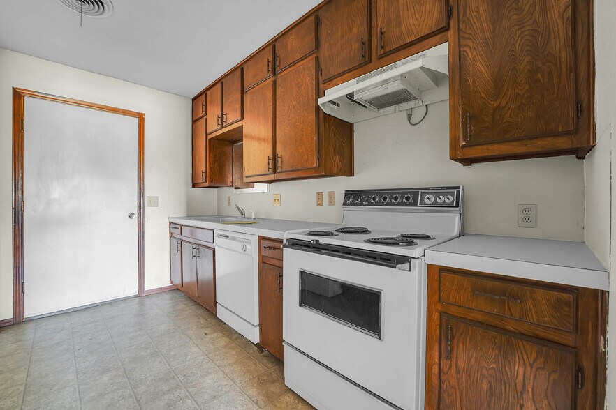 More Photos Of 418 N Electra St, Sayre Apartments For Sale