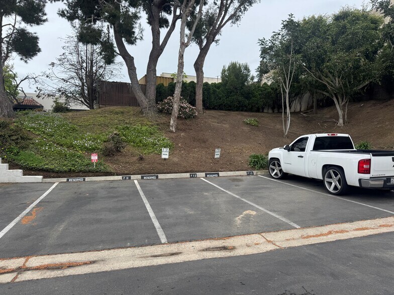 More Photos Of 711 W 17th St, Costa Mesa Light Manufacturing For Sale