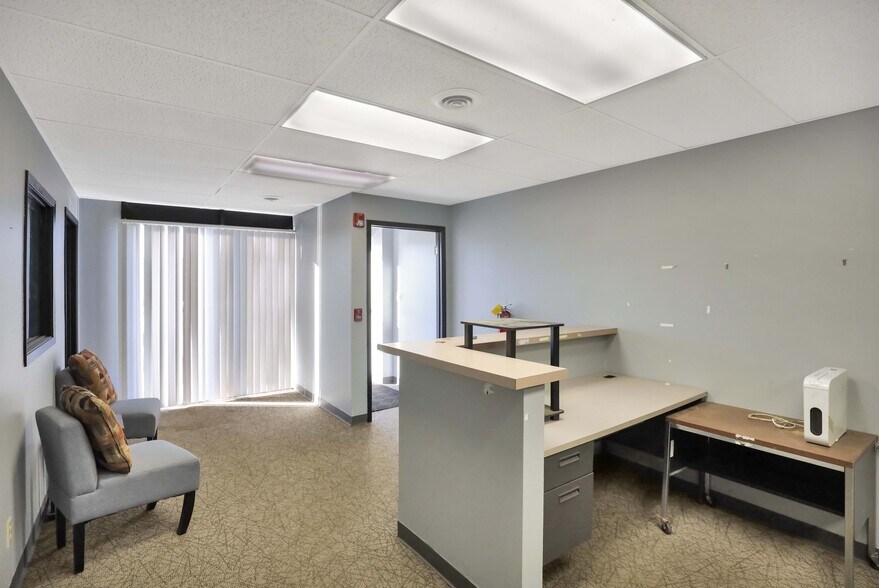 More Photos Of 1717-5765 NE 58th Ave, Des Moines Industrial For Sale