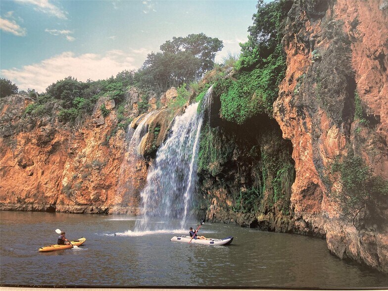 More Photos Of 325 Eagle Rest Ln, Burnet Marina For Sale