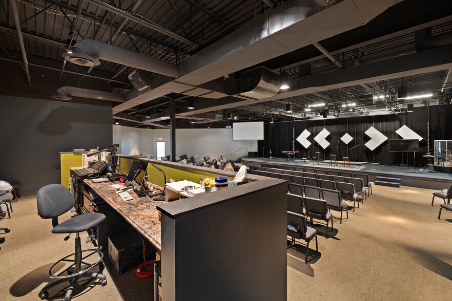 More Photos Of 1231-1251 Windham Pky, Romeoville Office For Sale