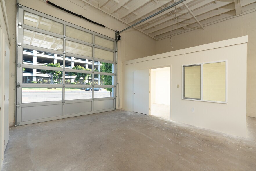 More Photos Of 4430 Vandever Ave, San Diego Warehouse For Lease