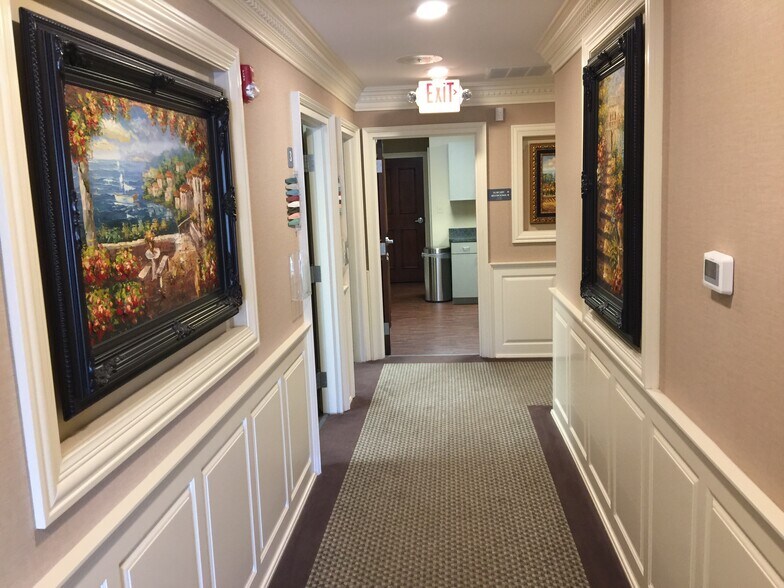 More Photos Of 6 E Saint Charles Rd, Lombard Medical For Sale