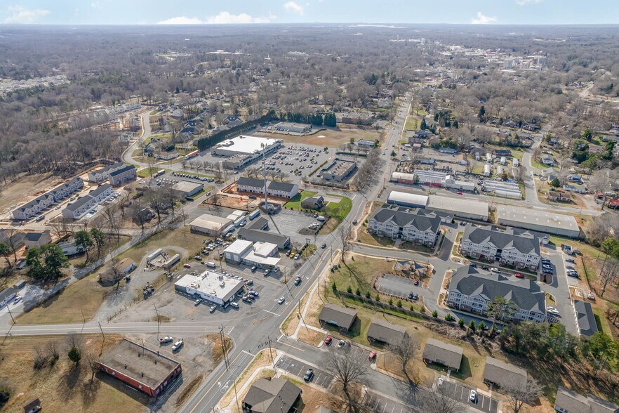 More Photos Of 1041 N Main St, Mooresville Auto Repair For Sale