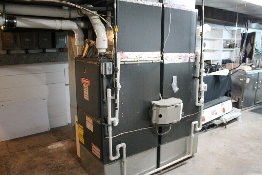 More Photos Of 3036 E State St, Hermitage Bar For Sale