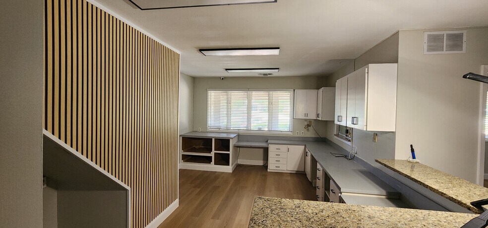 More Photos Of 1050 N Belt Line Rd, Mesquite Medical For Lease