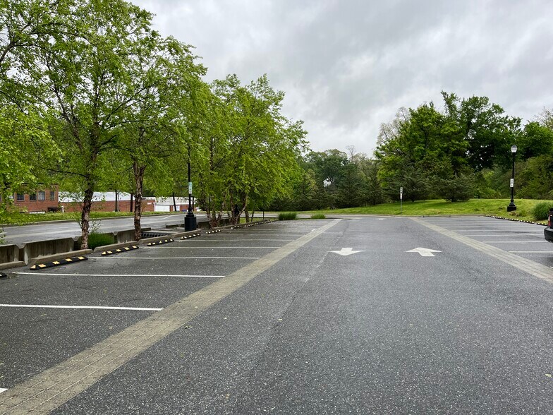 More Photos Of 10555 Metropolitan Ave, Kensington Medical For Sale
