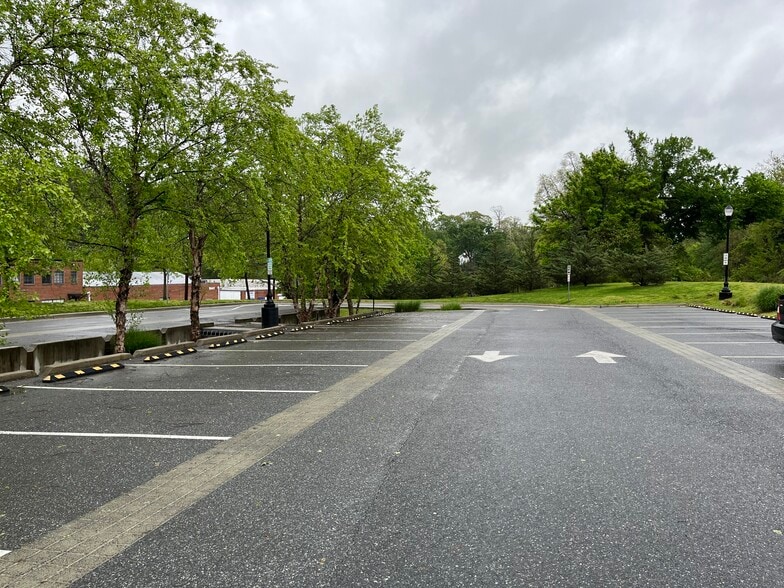 More Photos Of 10555 Metropolitan Ave, Kensington Medical For Sale